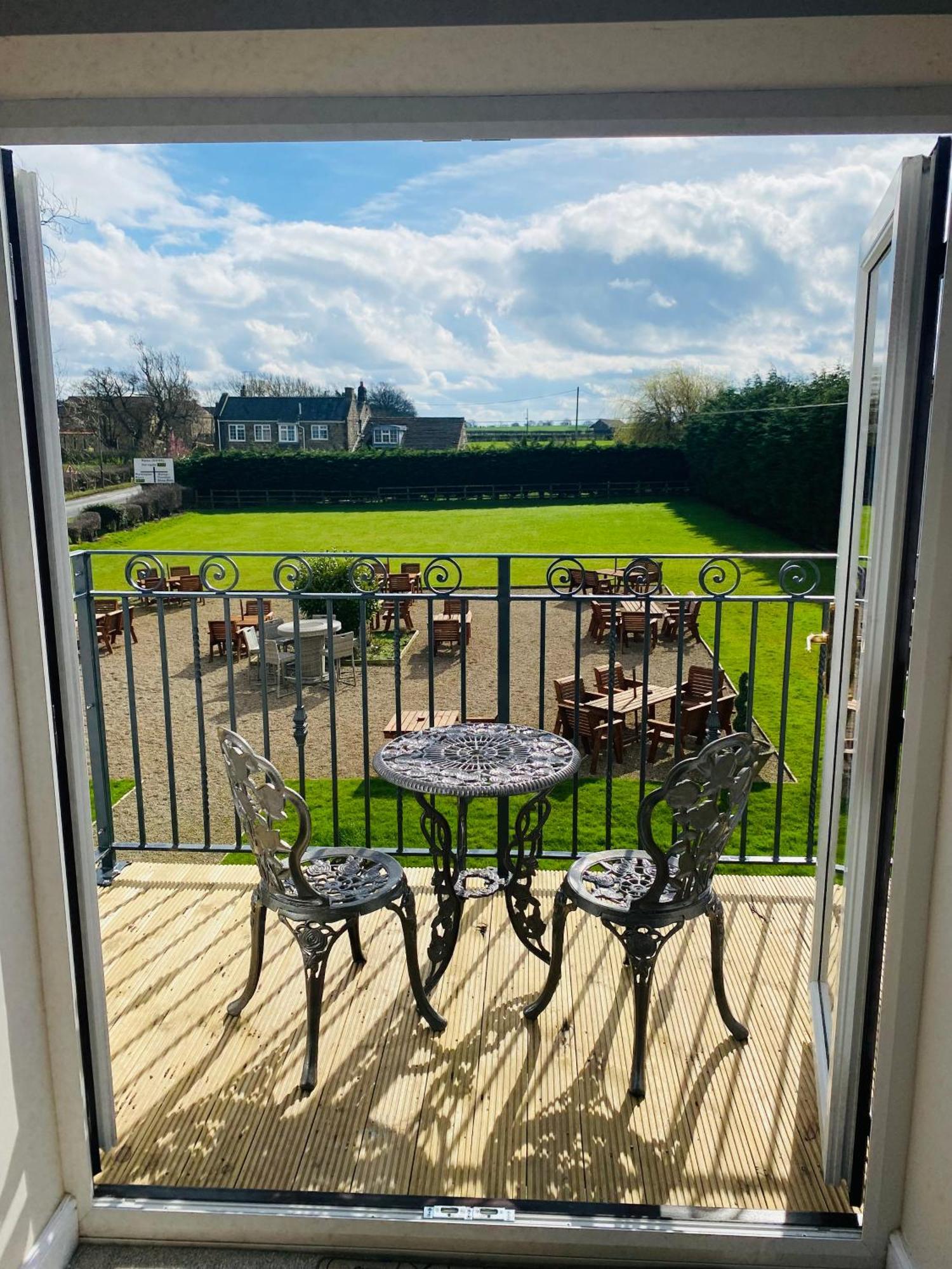 Chequers Inn Harrogate Bagian luar foto