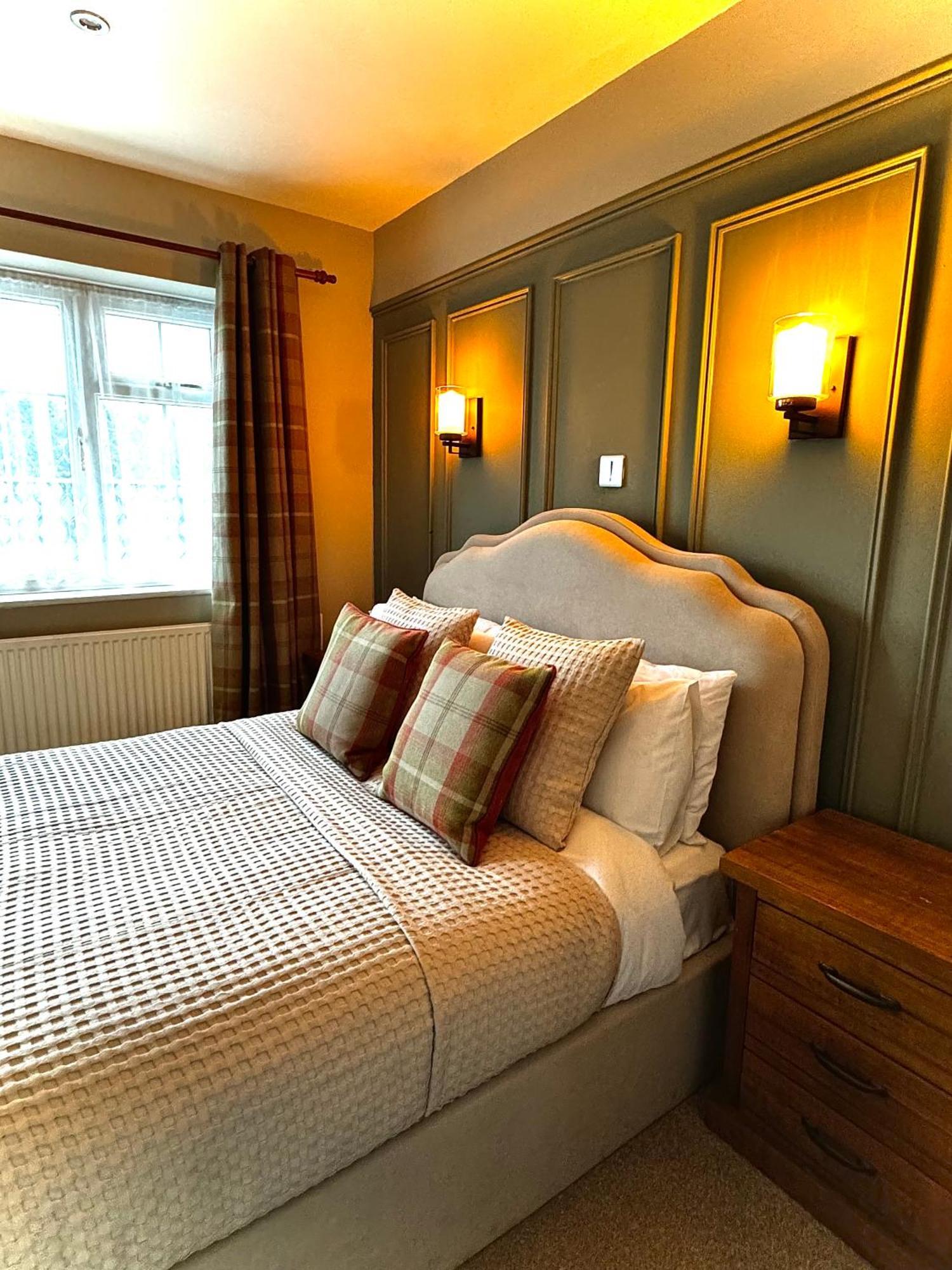Chequers Inn Harrogate Bagian luar foto