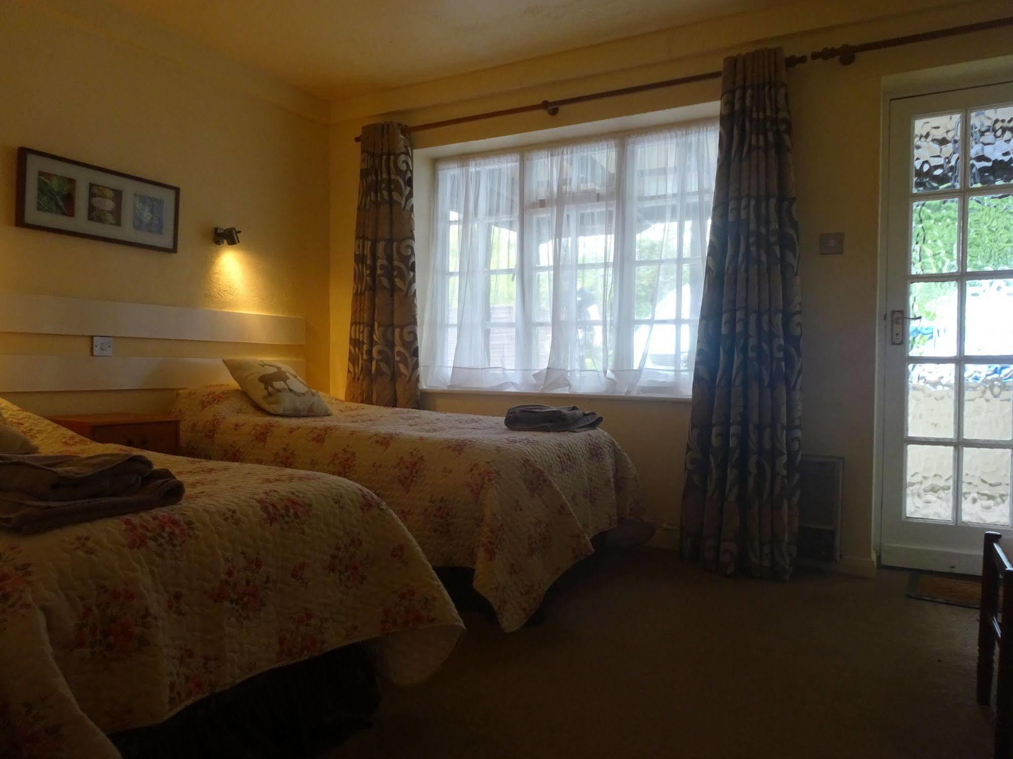 Chequers Inn Harrogate Bagian luar foto