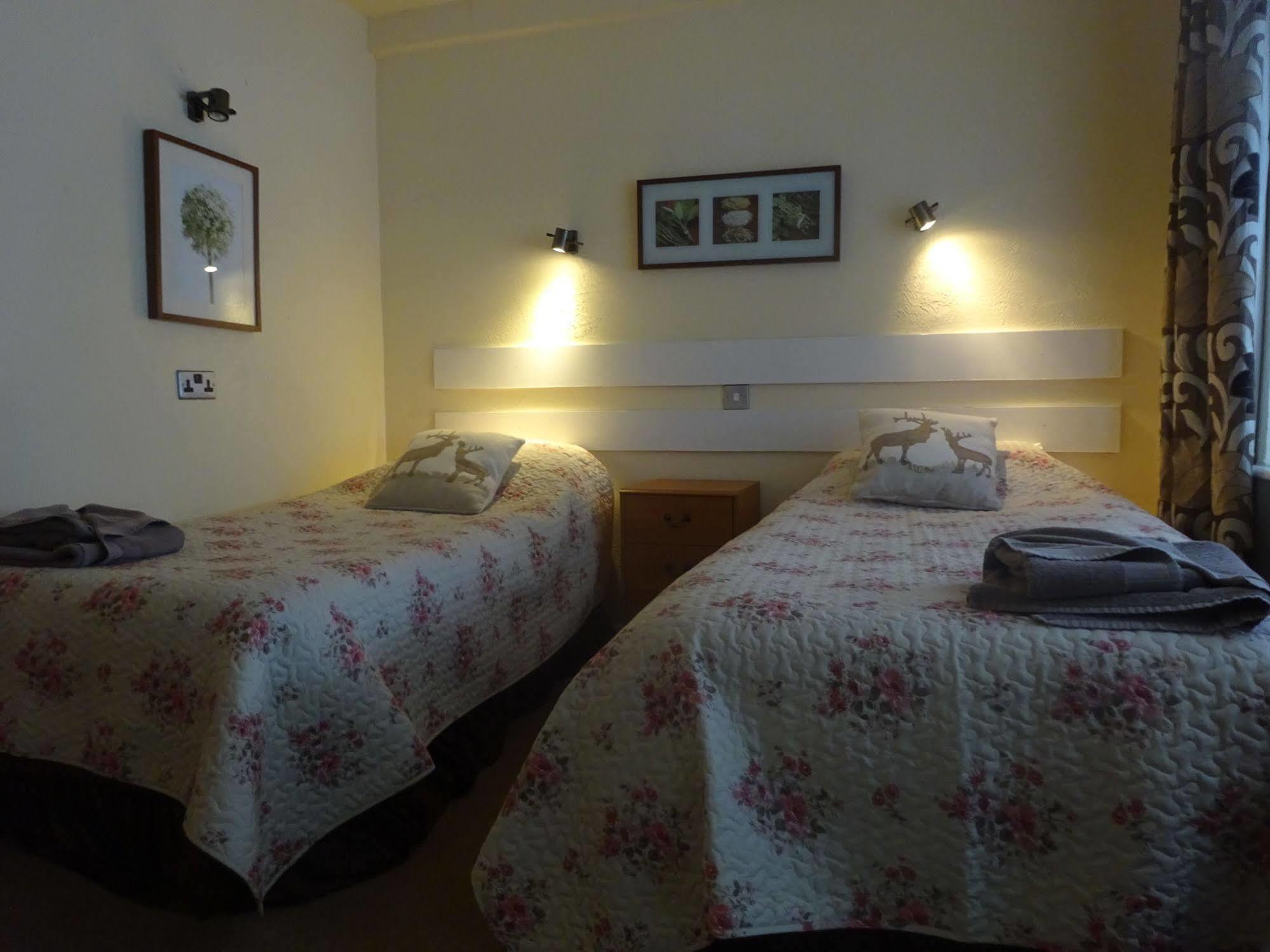 Chequers Inn Harrogate Bagian luar foto